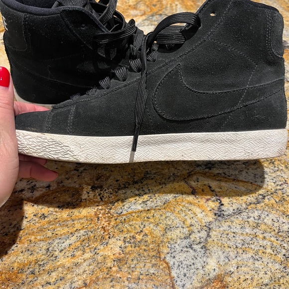 Nike Blazers - Picture 2 of 6